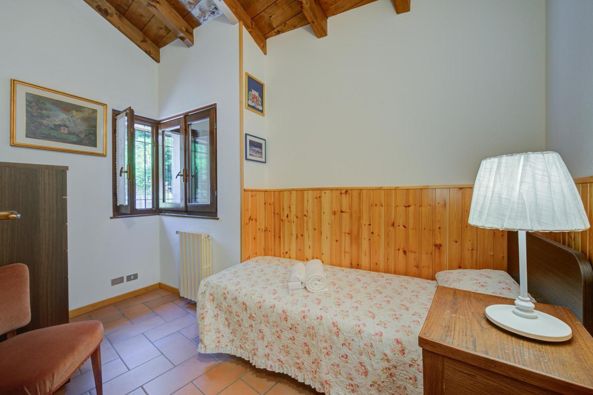 Villa Il Castagno Few Min From Beach - Happy Rentals Castelveccana Exteriér fotografie