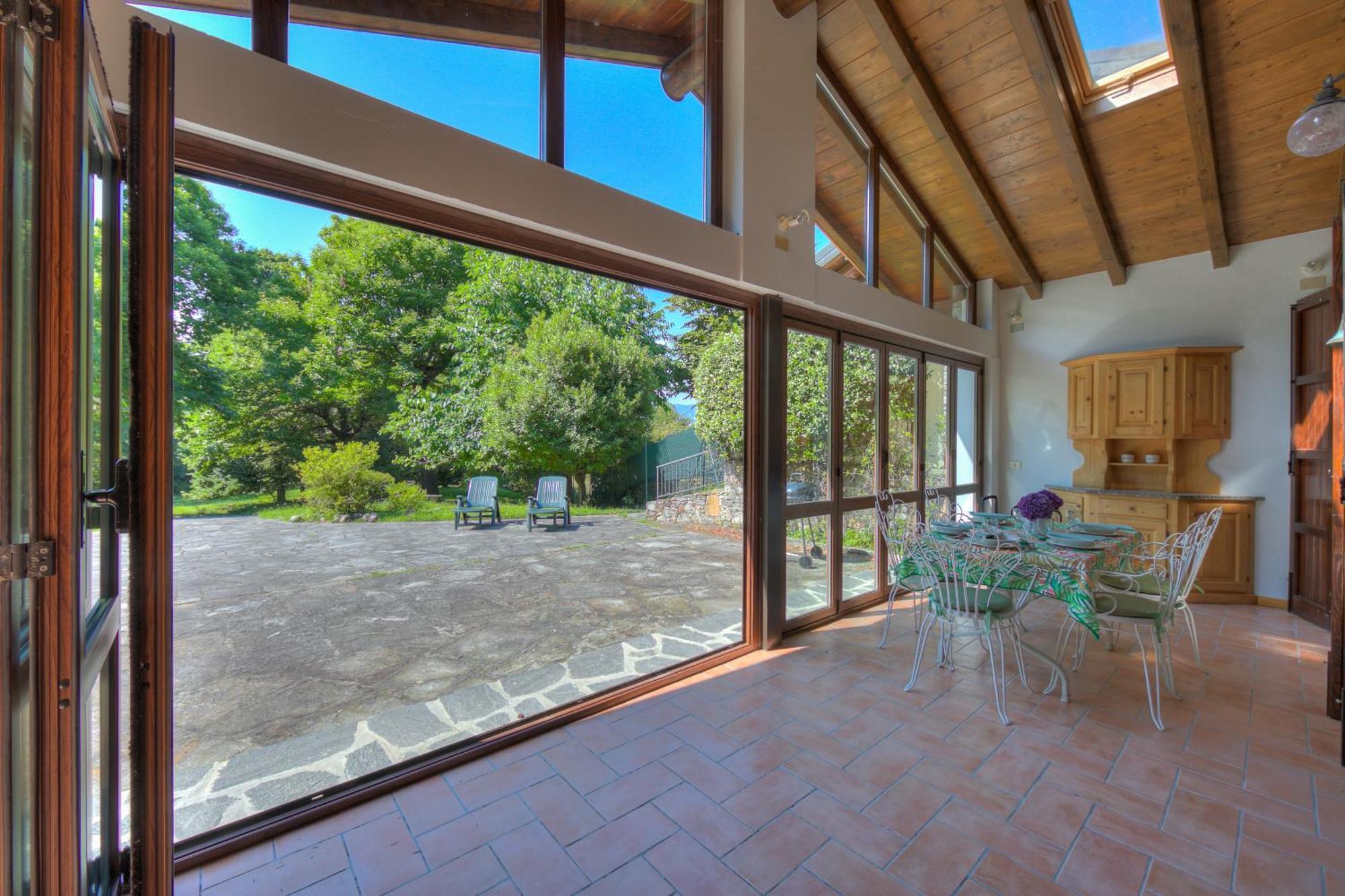 Villa Il Castagno Few Min From Beach - Happy Rentals Castelveccana Exteriér fotografie