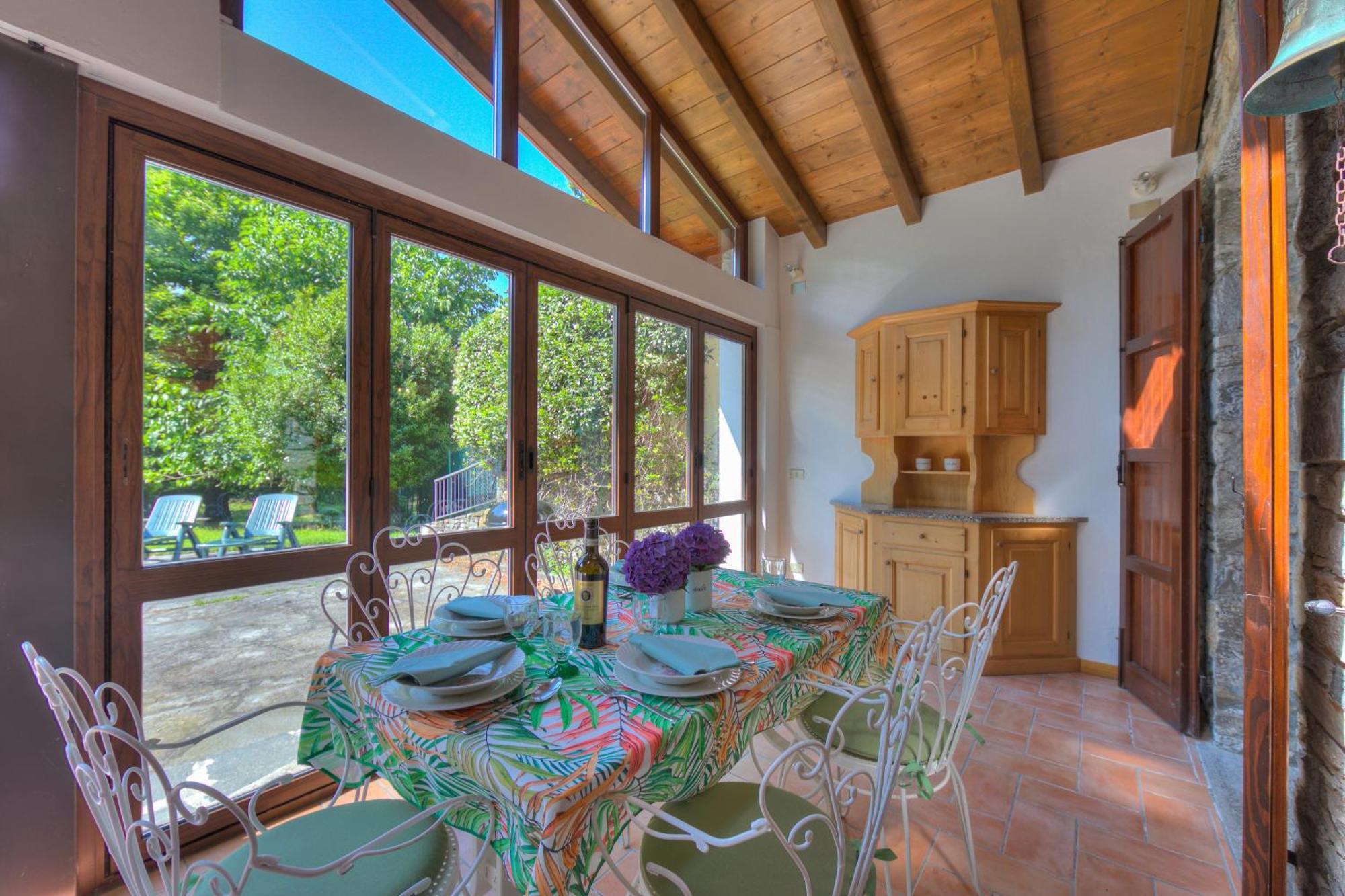 Villa Il Castagno Few Min From Beach - Happy Rentals Castelveccana Exteriér fotografie
