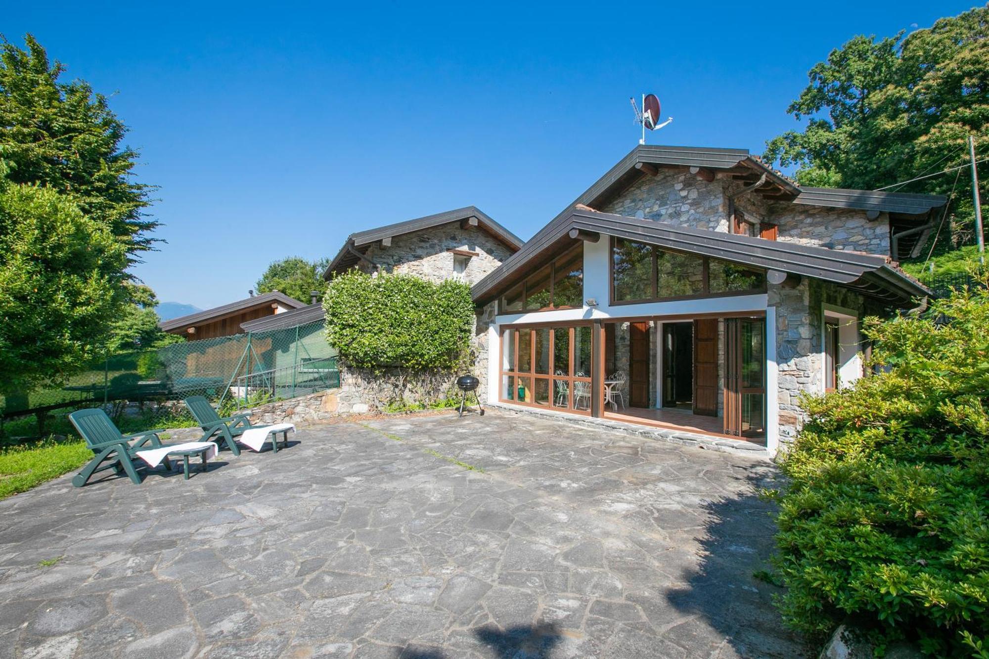 Villa Il Castagno Few Min From Beach - Happy Rentals Castelveccana Exteriér fotografie